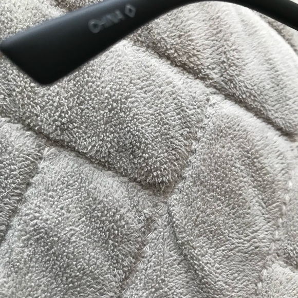 PRETTY BLACK WITH GOLD TONE TRIM SUNGLASSES - Picture 8 of 9